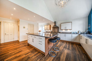 Kitchen diner angle 5- click for photo gallery